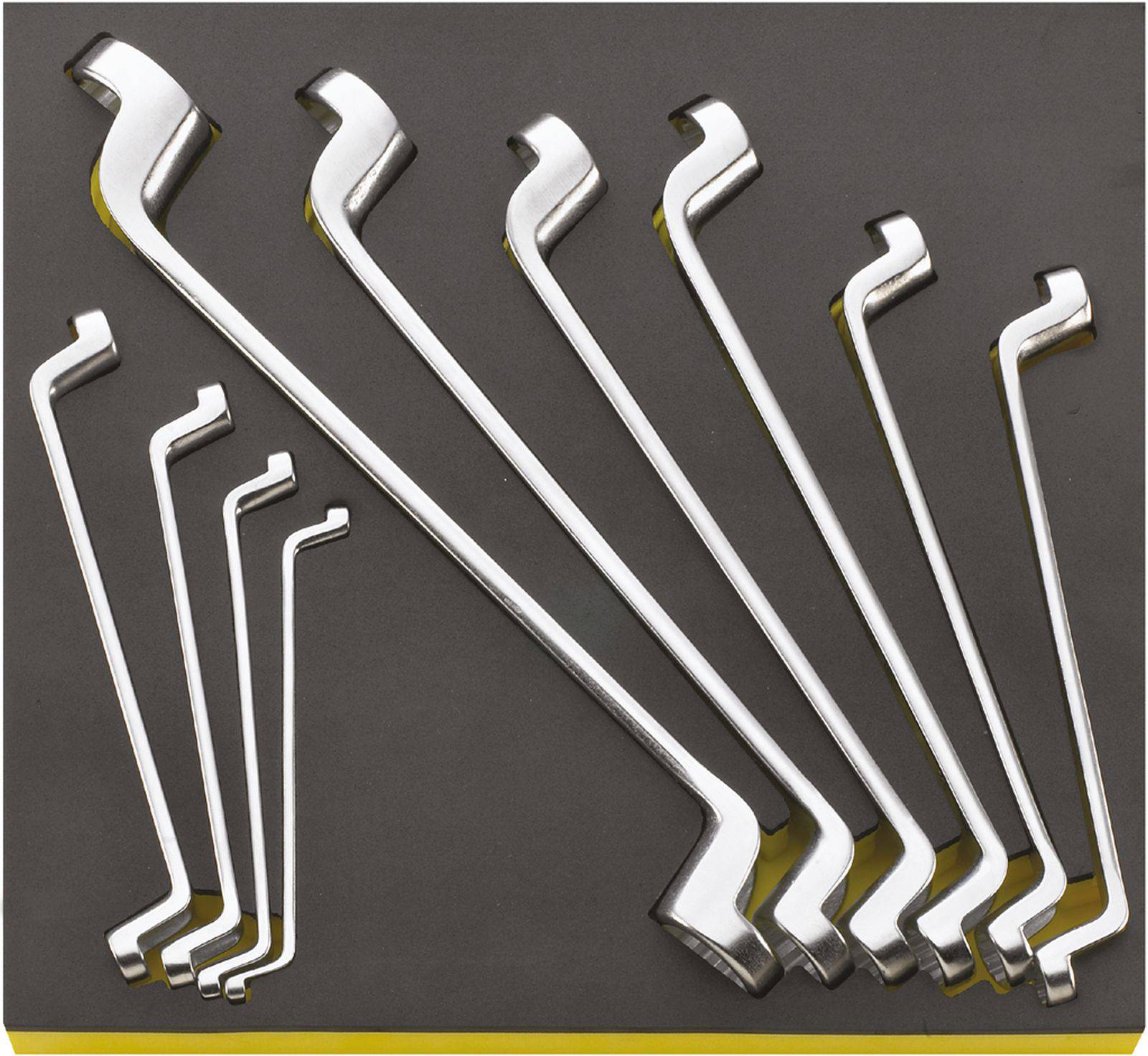 Zestaw dziewięciu chromowanych, wygiętych łomów o różnych rozmiarach ułożonych na ciemnym tle.
