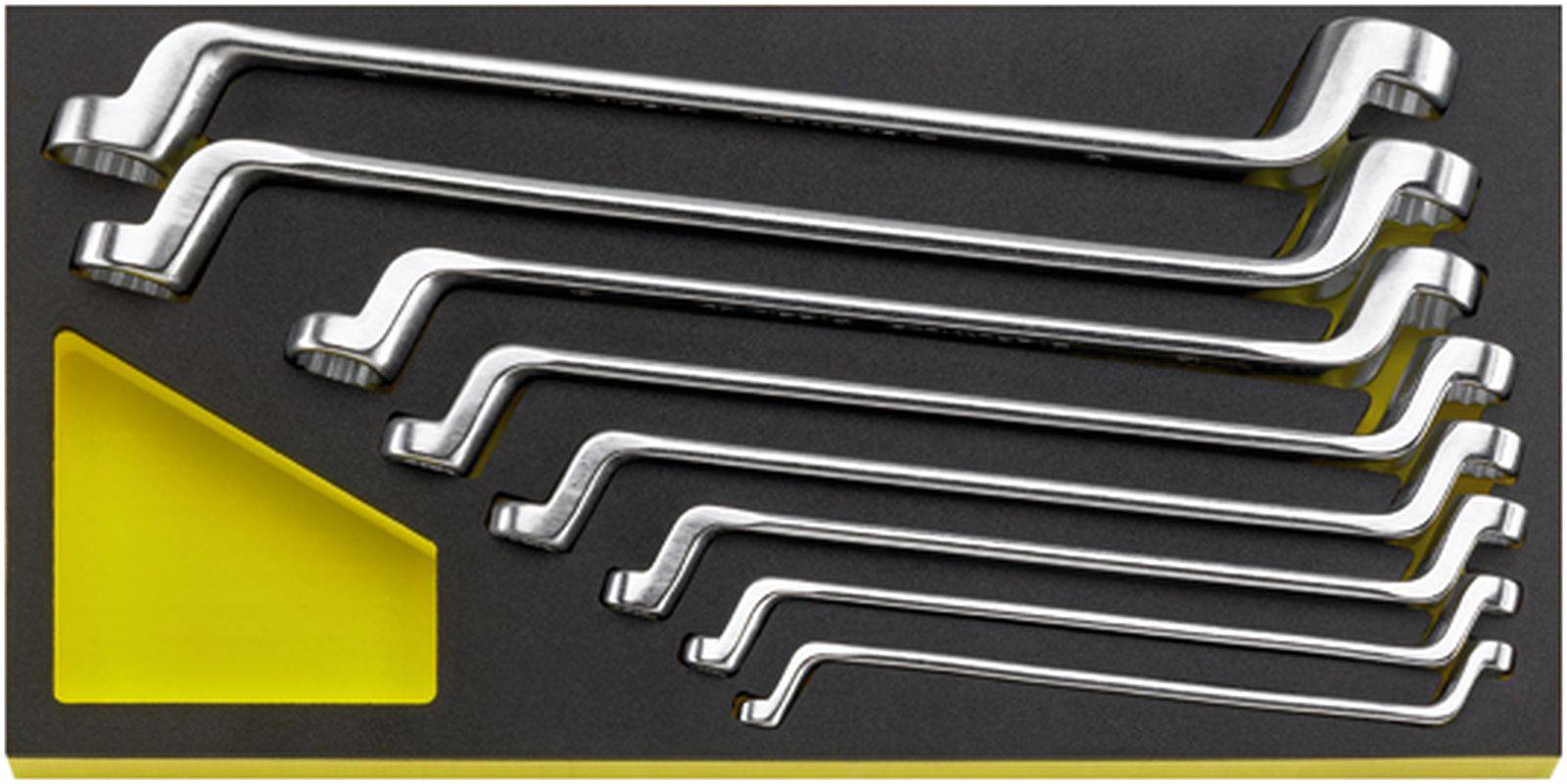 Zestaw ośmiu różnej wielkości chromowanych kluczy płasko-oczkowych w żółto-czarnym uchwycie.