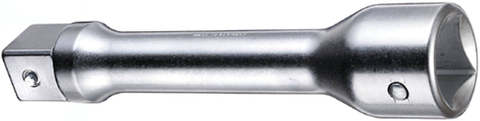 Srebrny metalowy adapter przedłużający do klucza nasadowego, o kształcie cylindrycznym, z kwadratowym wejściem na jednym końcu.