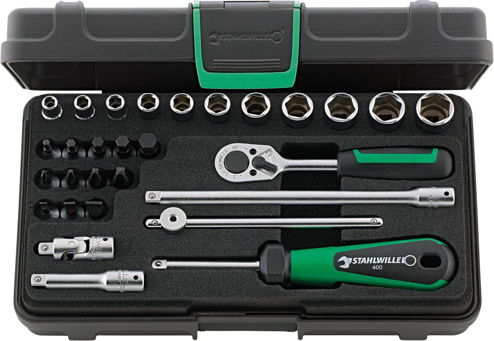 Zestaw narzędzi z grzechotką, śrubokrętami, przedłużkami i kluczami nasadowymi w różnych rozmiarach, ułożony w schludny sposób.