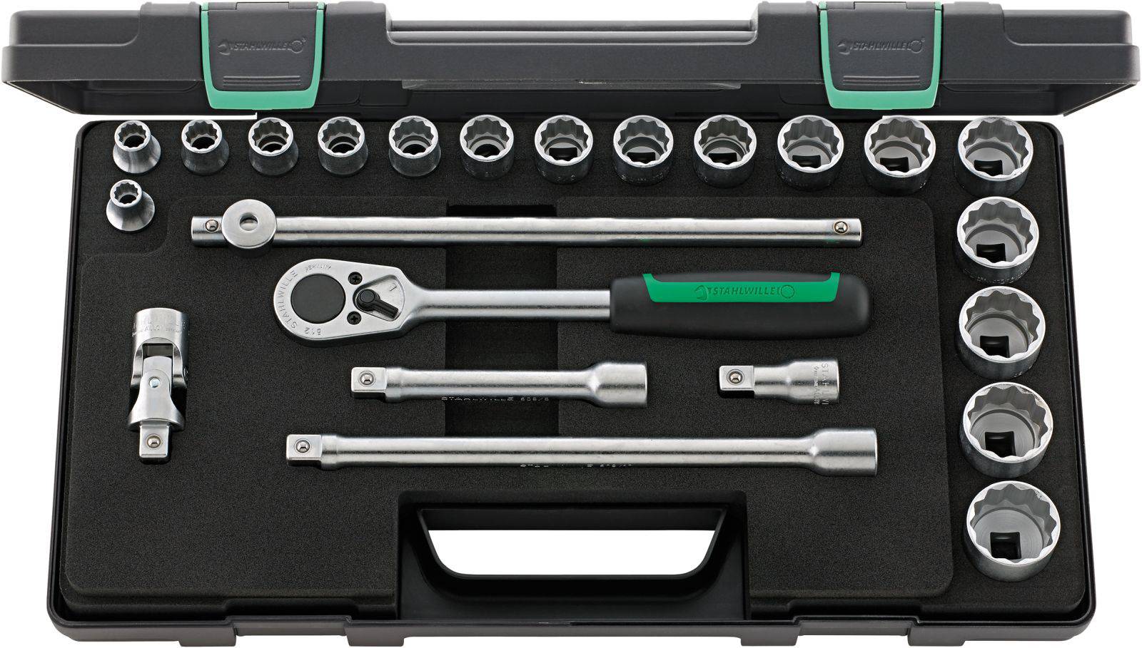 Zestaw narzędzi z różnymi kluczami nasadowymi, grzechotką i przedłużkami w uporządkowanych przegródkach.