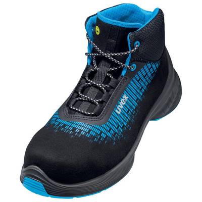 Czarny i niebieski but roboczy z wysoką cholewką, niebieskimi akcentami i sznurowadłami. Odpowiedni do użytku przemysłowego.