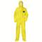 Żółty kombinezon ochronny z kapturem i logo, odpowiedni do pracy z niebezpiecznymi substancjami.