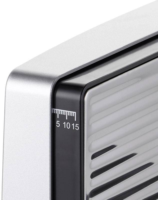 Fragment srebrnego urządzenia z czarną tarczą i skalą od 5 do 15 po lewej stronie, prawdopodobnie jakieś urządzenie grzewcze.