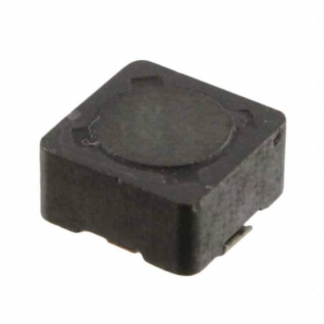 Mały czarny elektroniczny chip o kwadratowym kształcie z płaskimi stykami, prawdopodobnie rezystor SMD lub induktor.