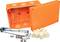 'Pomarańczowe plastikowe pudełko rozdzielcze z zdejmowalną pokrywą, dostarczone z śrubami i zaciskami do instalacji elektrycznych.'
