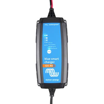 Ładowarka do akumulatorów, obudowa w kolorze niebieskim, marka Victron Energy, model 'Blue Smart Charger 12V 4A'. Wodoodporna zgodnie z normą IP65.