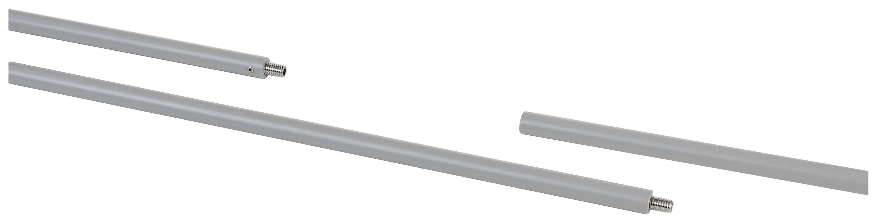 Trzy srebrne przedłużacze w różnych długościach leżą na białym tle.