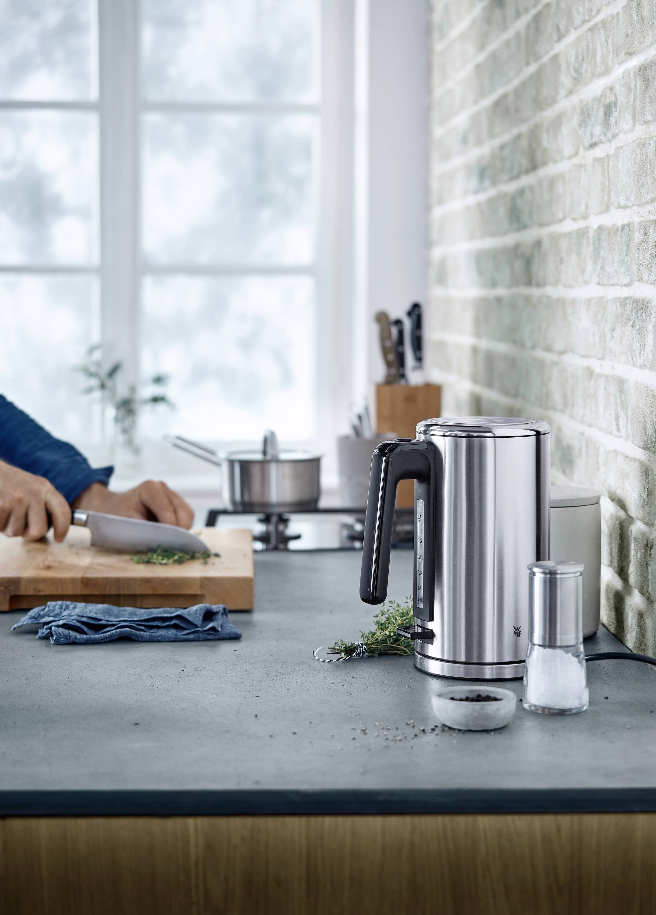 Бездротовий чайник WMF Lono, захист від перегріву, кромарган, місткість: 1,6 л