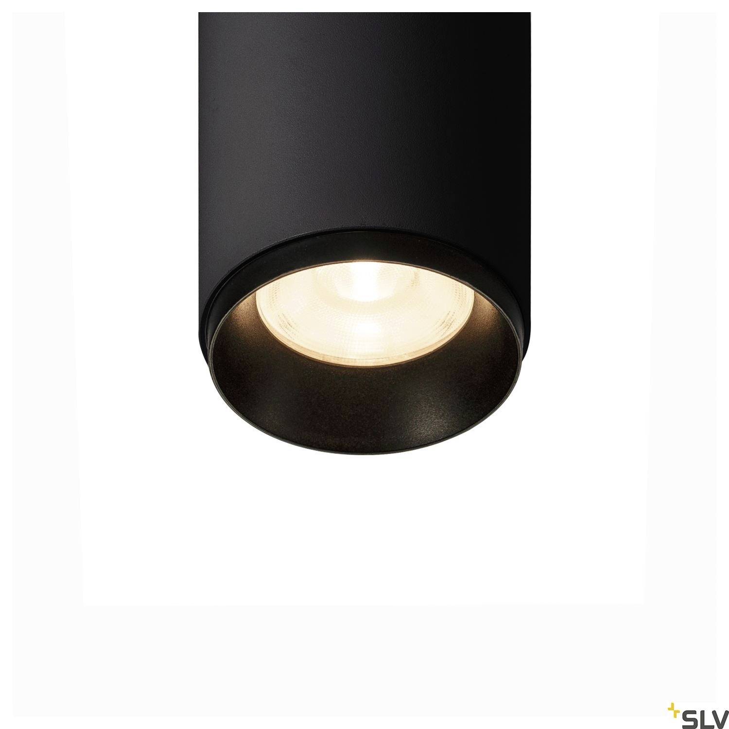 Czarna, cylindryczna lampa sufitowa skierowana w dół. Nadaje się do precyzyjnego oświetlenia we współczesnych wnętrzach.
