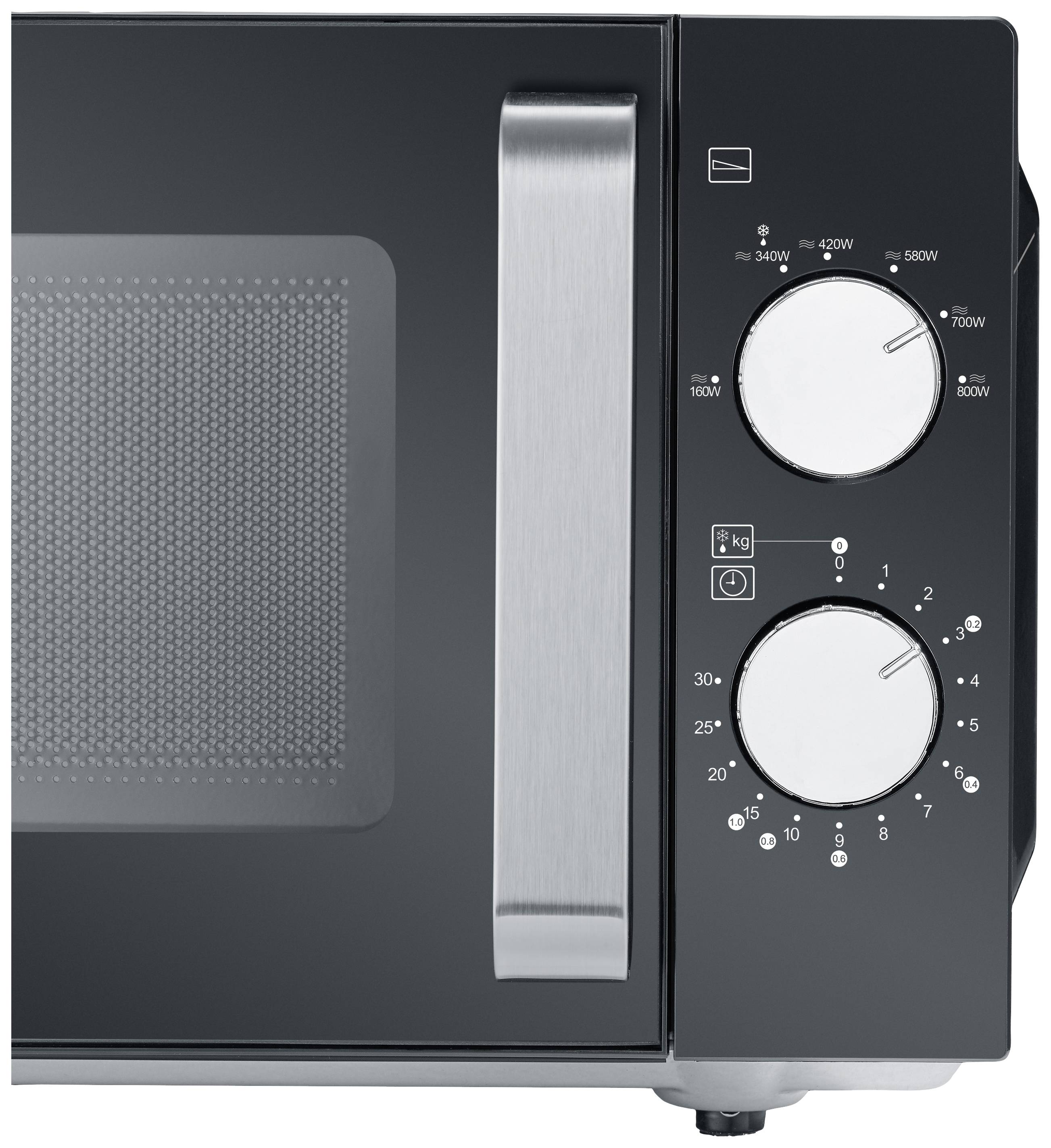 Mikrofalówka z dwoma pokrętłami do regulacji mocy i czasu. Skala mocy obejmuje zakres od 120W do 750W, a timer można ustawić w przedziale od 0 do 30 minut.