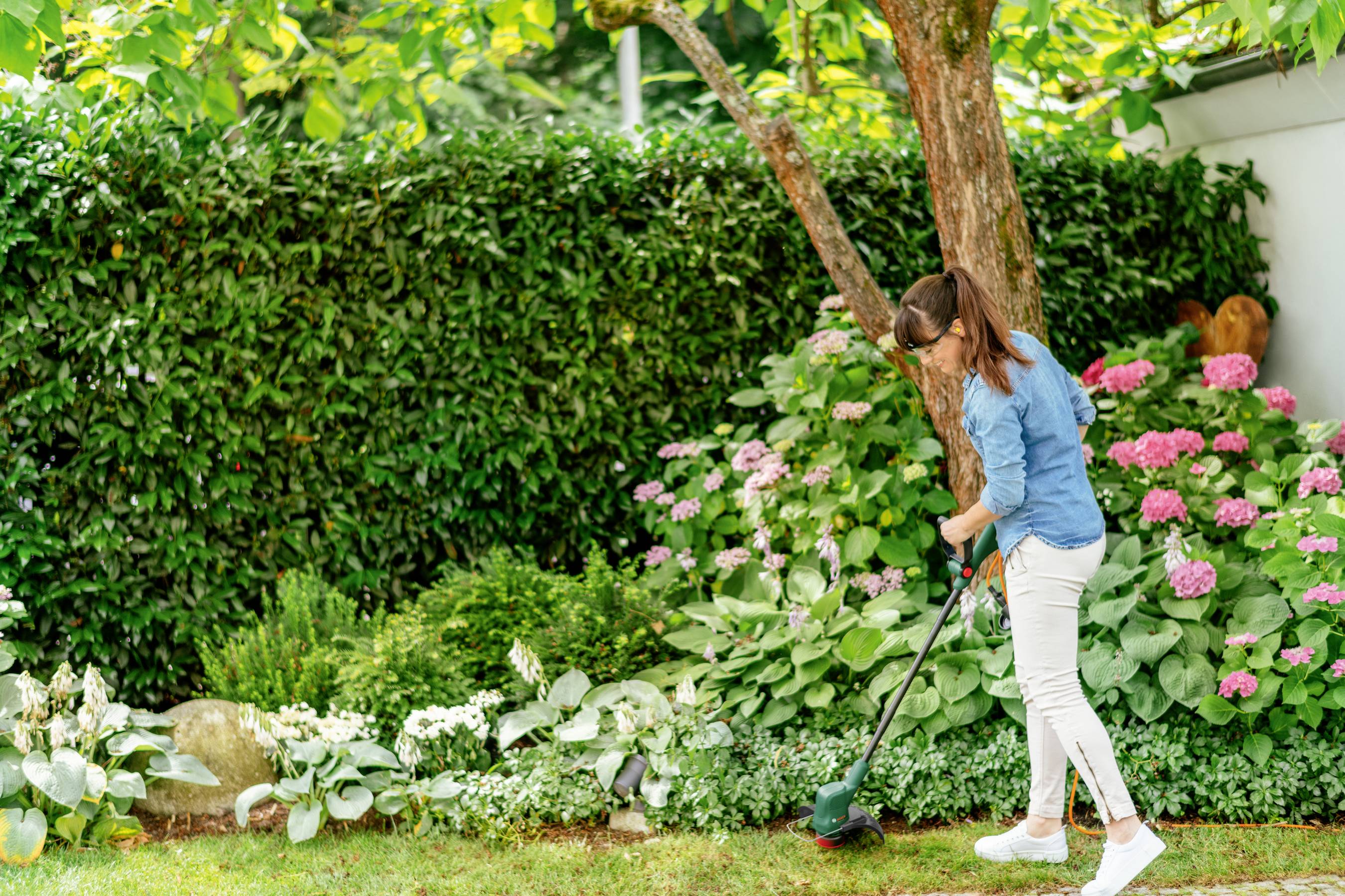 Електричний тример Bosch Home and Garden EasyGrassCut 23 230 В Максимальна ширина скошування: 23 см