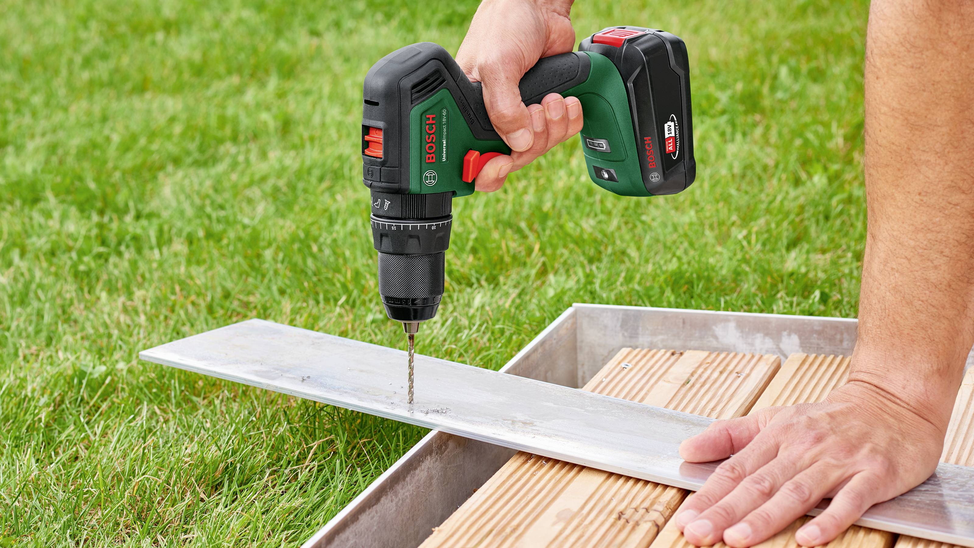 Акумуляторний ударний шуруповерт Bosch Home and Garden UniversalImpact 18V-60 06039D7100 18 В без акумулятора, без зарядного прист