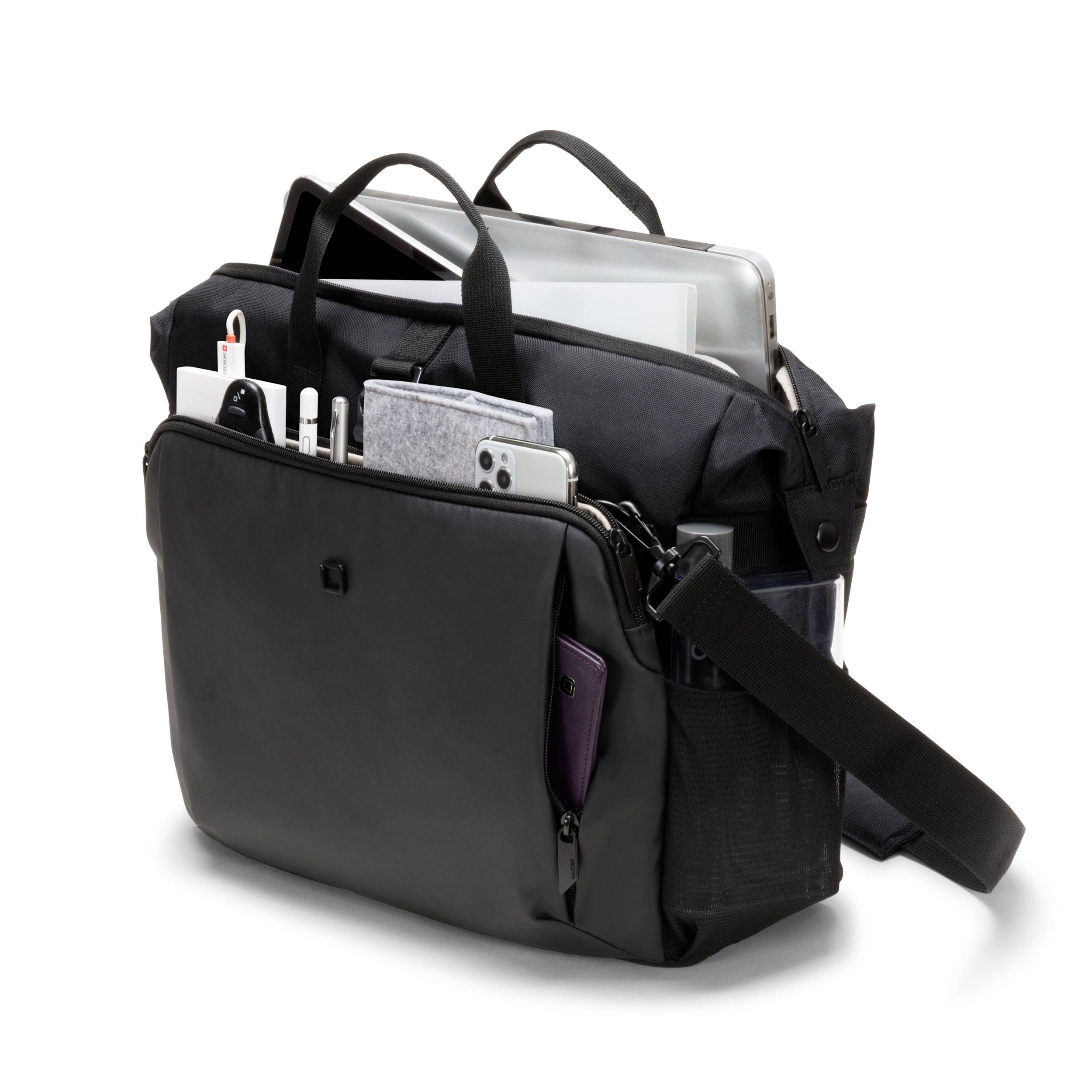 Czarna torba na laptopa z otwartą klapą, z wieloma przegródkami, w której znajdują się laptop, smartfon, długopisy i dokumenty.