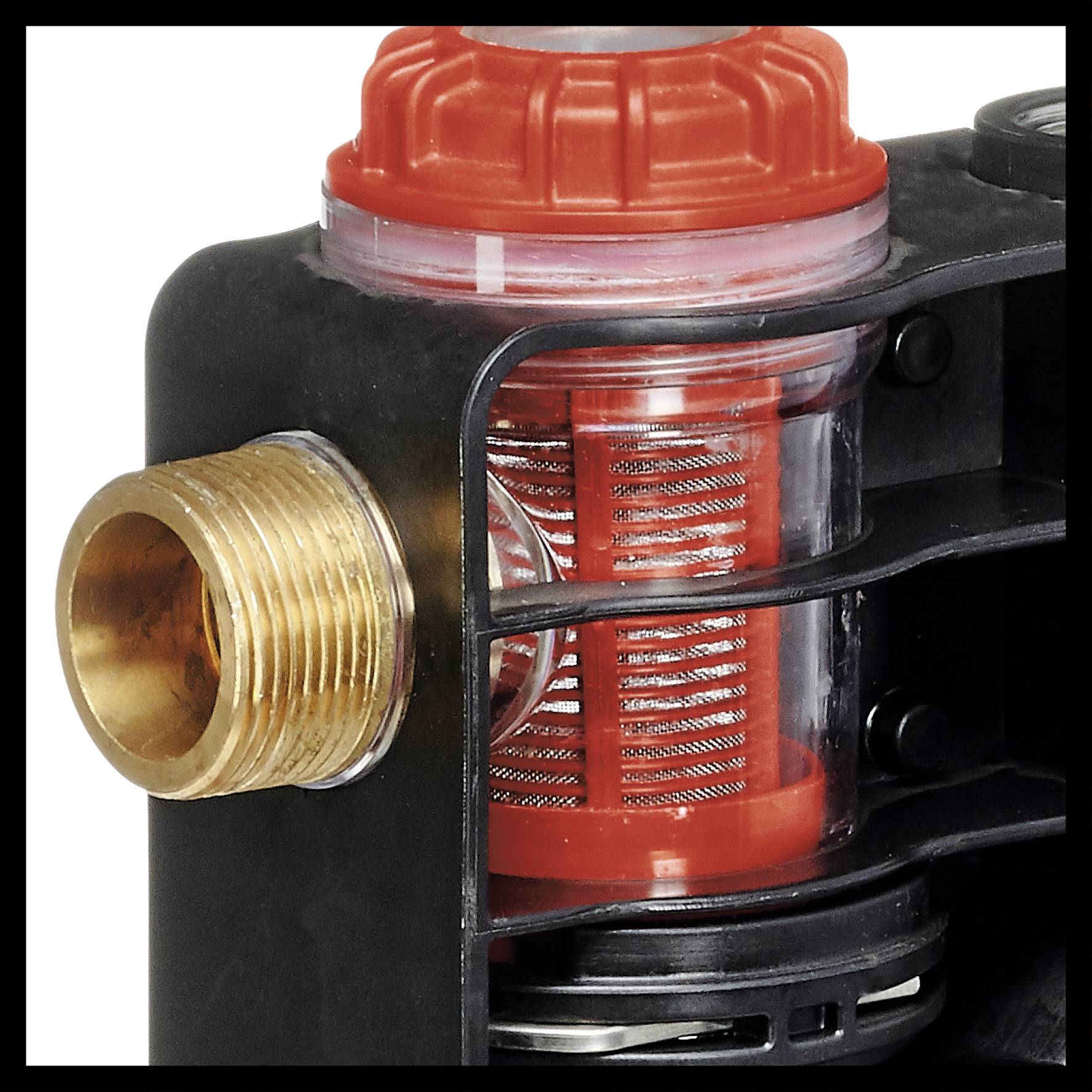 Filtr wody z mosiężnym wlotem, przezroczystą obudową i czerwonym deklem, wewnątrz widoczne jest delikatne sito.