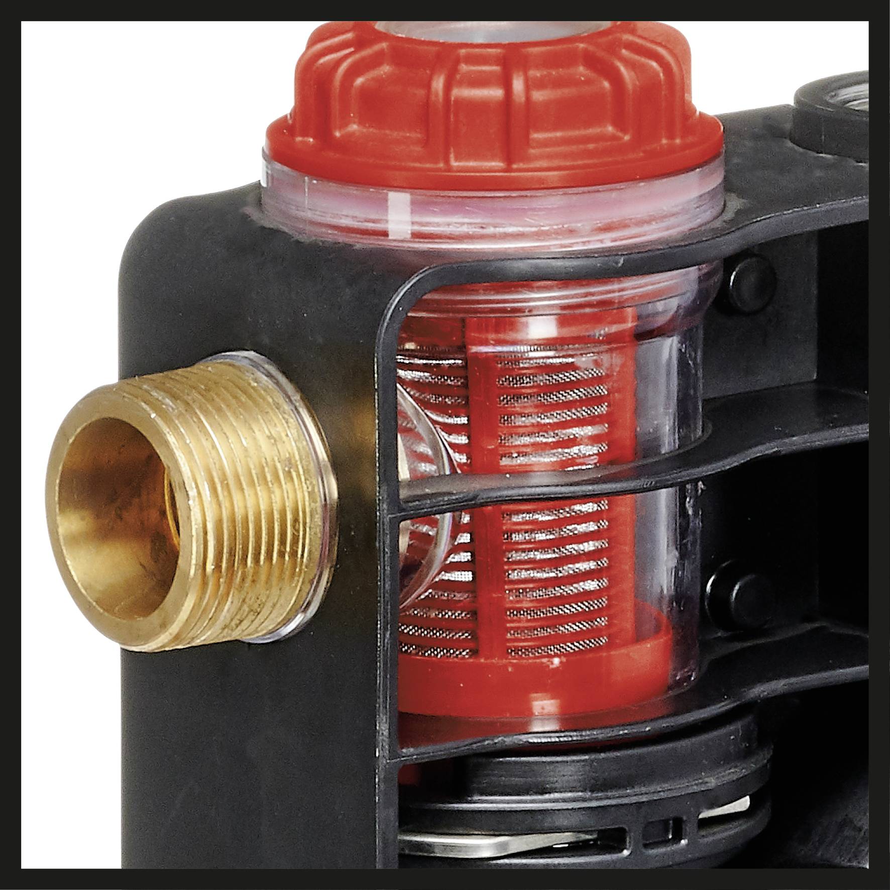 Wkład filtra z przezroczystą obudową i czerwoną pokrywą, prezentujący gęste sitko wewnątrz oraz mosiężne złącze gwintowane.