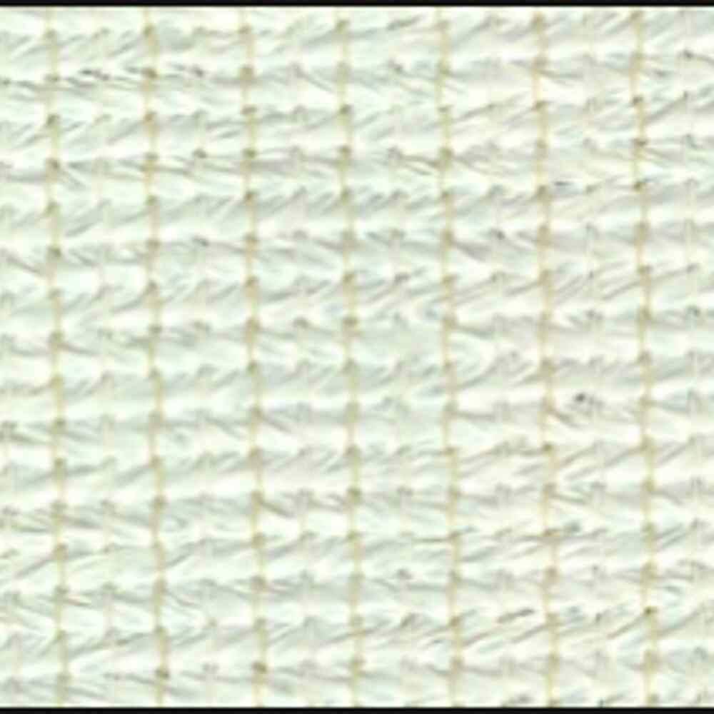 Zbliżenie na kremową dzianą powierzchnię tekstylną z równomiernym wzorem złożonym z poziomych i pionowych linii.