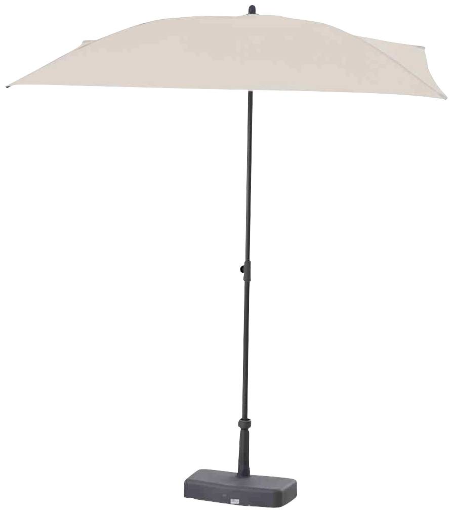 Parasol wolnostojący z beżowym materiałem i czarną konstrukcją, osadzony na kwadratowej podstawie, sfotografowany na białym tle.