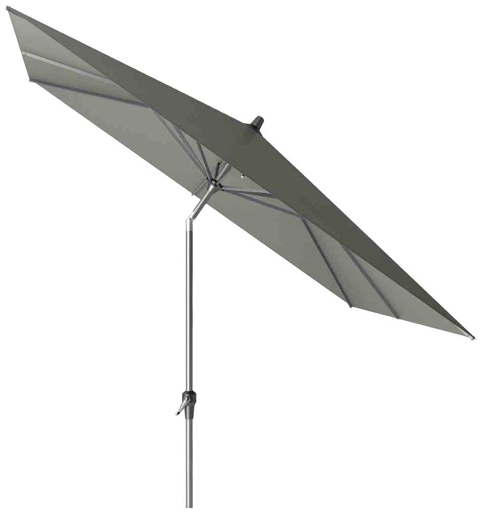 Szary parasol z regulowanym stojakiem, rozłożony i ustawiony pod skosem, idealny do użytku na tarasie lub w ogrodzie.