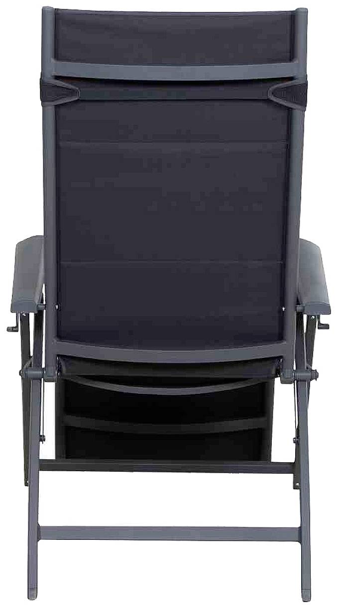 Czarny, składany fotel metalowo-materiałowy, widziany od tyłu. Krzesło posiada podłokietniki i jest w pozycji wyprostowanej.