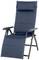 Niebieski, składany fotel z tapicerowanym siedziskiem, regulowanym oparciem i podłokietnikami, idealny do wygodnego wypoczynku na świeżym powietrzu.