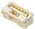 Kremowy, prostokątny elektryczny złącz z wieloma metalowymi stykami wewnątrz, wyposażony w boczne zatrzaski mocujące.