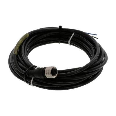 Długi, czarny kabel z metalowym złączem, zwinięty i zabezpieczony opaskami kablowymi, na białym tle.