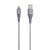 Kabel USB z wtyczką Lightning i wtyczką USB-A, odpowiednie do ładowania i synchronizacji urządzeń, metalowa osłona dla trwałości.