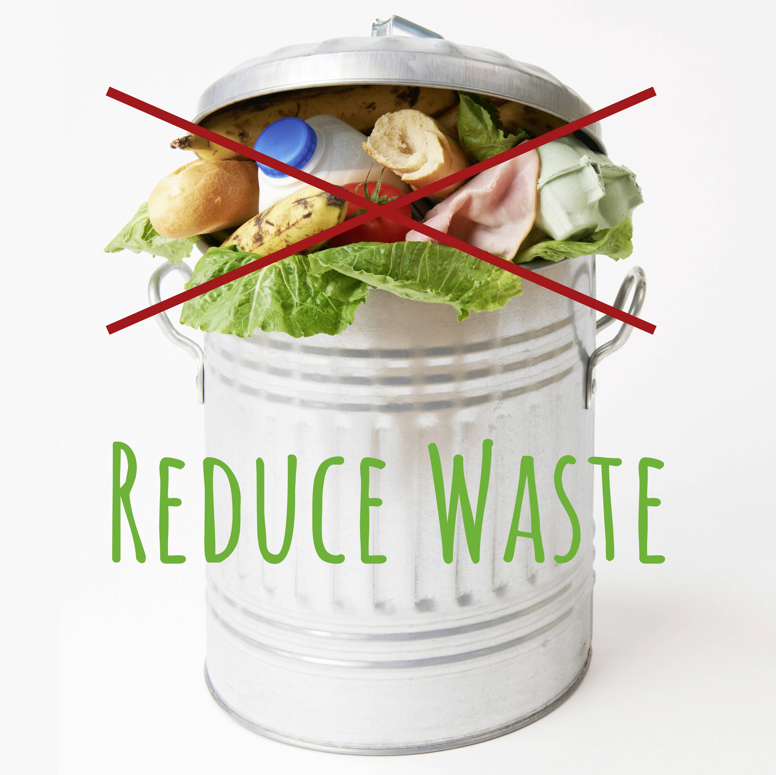 Kosz na śmieci, przepełniony odpadkami takimi jak jedzenie i plastik, jest przekreślony na czerwono. Poniżej widnieje zielony napis 'Reduce Waste'.