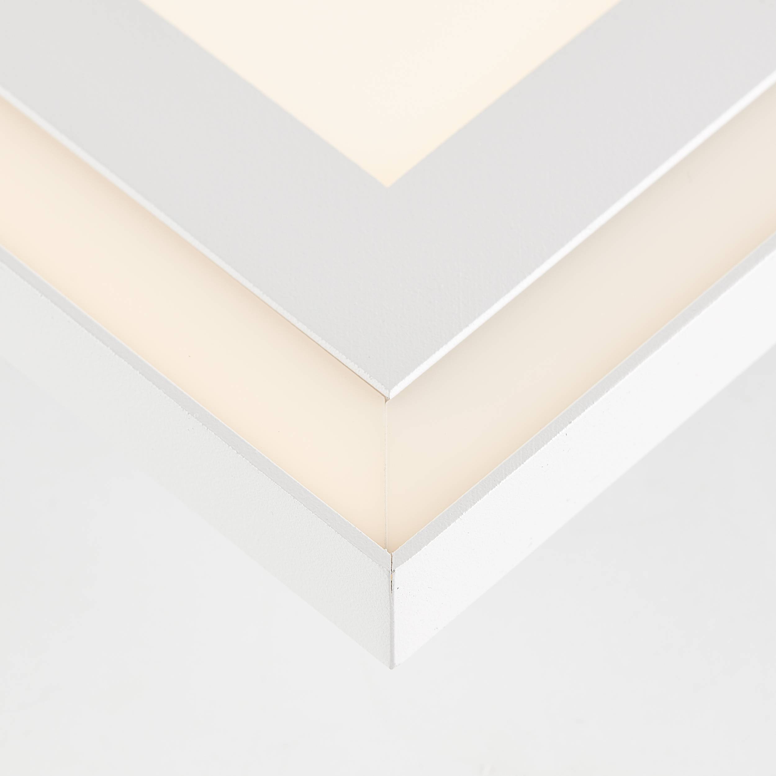 Biała, minimalistyczna geometryczna przestrzeń z miękkimi efektami świetlnymi podkreślającymi nowoczesny design.