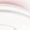 Nowoczesny, okrągły wentylator sufitowy z zintegrowanym oświetleniem i gładką, białą powierzchnią, na tle w pastelowych barwach.