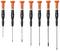 Siedem precyzyjnych wkrętaków z pomarańczowymi uchwytami ułożonych w rzędzie, o różnych rozmiarach i końcówkach. Odpowiednie do delikatnych prac.