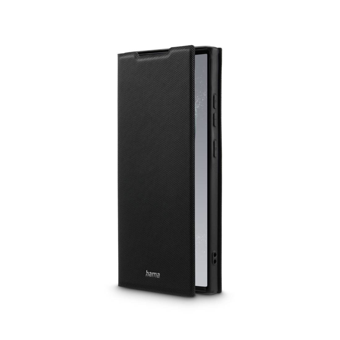 Czarne etui z klapką firmy Hama, chroniące smartfon z widocznymi przyciskami z boku.