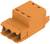 Pomarańczowy elektryczny złącze wtykowe z tworzywa sztucznego. Posiada trzy gniazda i jest przeznaczony do zastosowań przemysłowych.