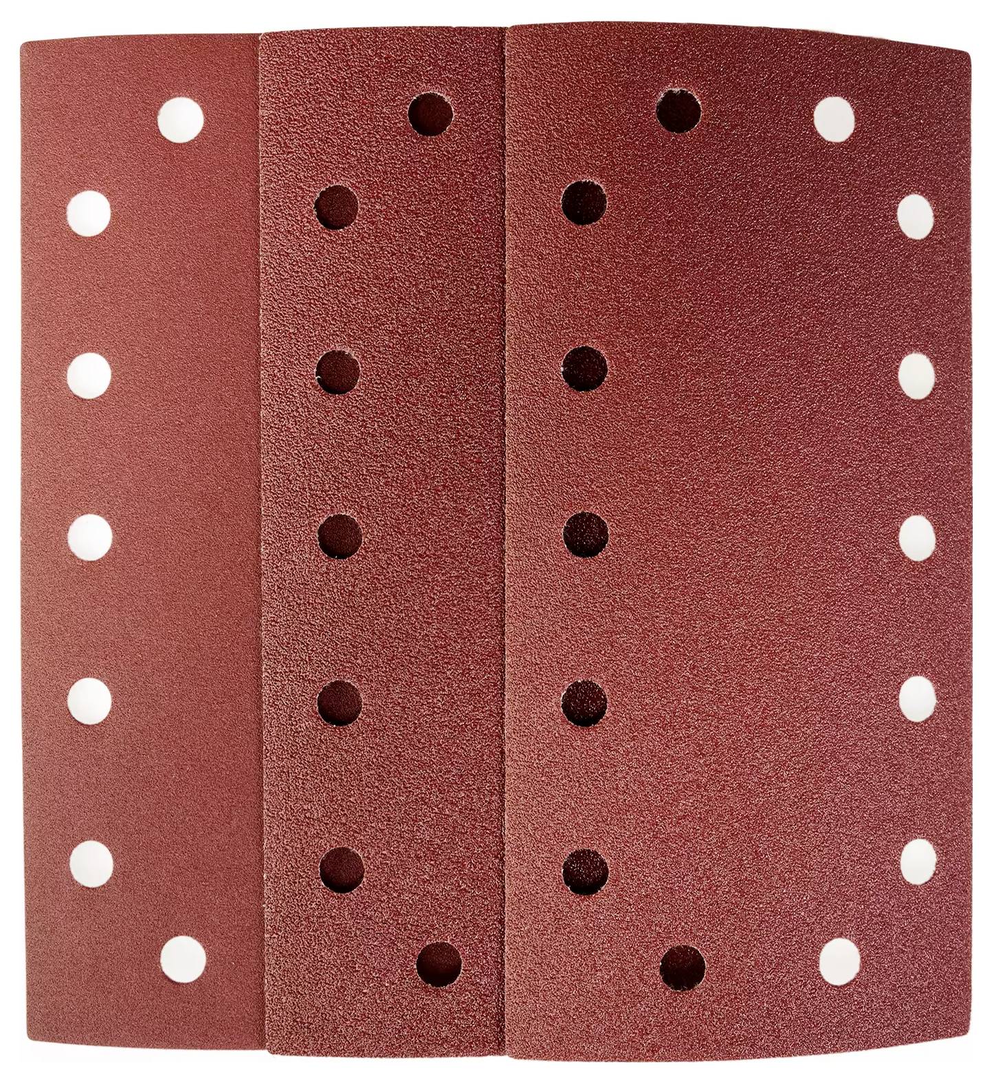 'Trzy czerwone arkusze papieru ściernego z wyrównanymi otworami do odpylania, przeznaczone do użycia z elektronarzędziami do szlifowania.'