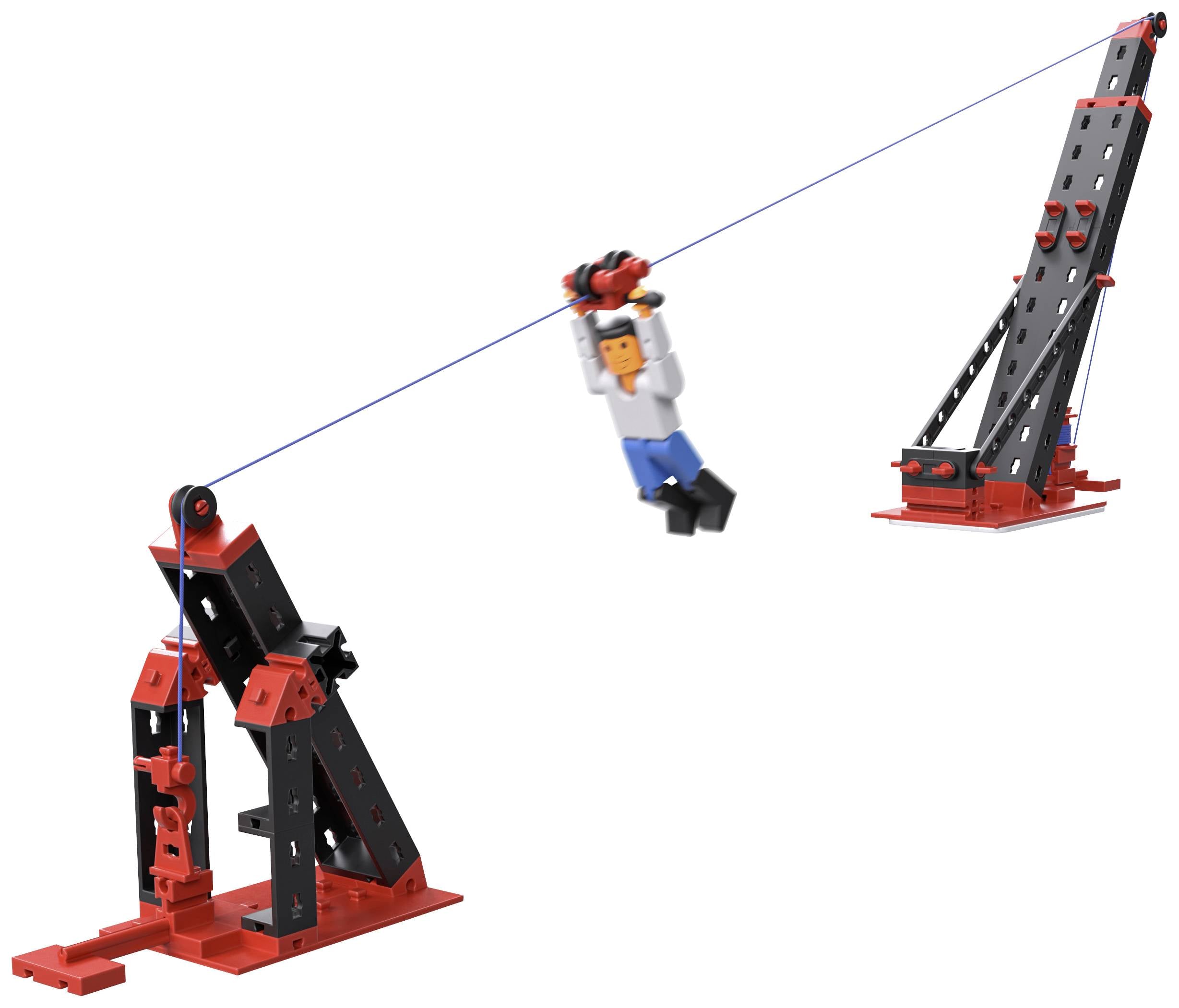 Zabawkowa zjeżdżalnia linowa z postacią unoszącą się nad nią pomiędzy dwiema czarno-czerwonymi platformami strukturalnymi.