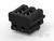 Czarna elektryczna kostka zaciskowa z tworzywa sztucznego, o prostokątnym kształcie z dwoma otworami od spodu, sfotografowana na białym tle.