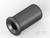 Czarna tuleja gumowa o kształcie cylindrycznym, lekko pochylona, z zaokrąglonym brzegiem.