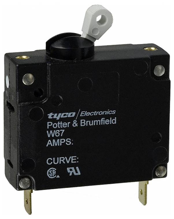 Czarny wyłącznik automatyczny marki Tyco Electronics z etykietą "Potter & Brumfield W67 AMPS", wyposażony w dwa metalowe bolce i przełącznik przyciskowy.