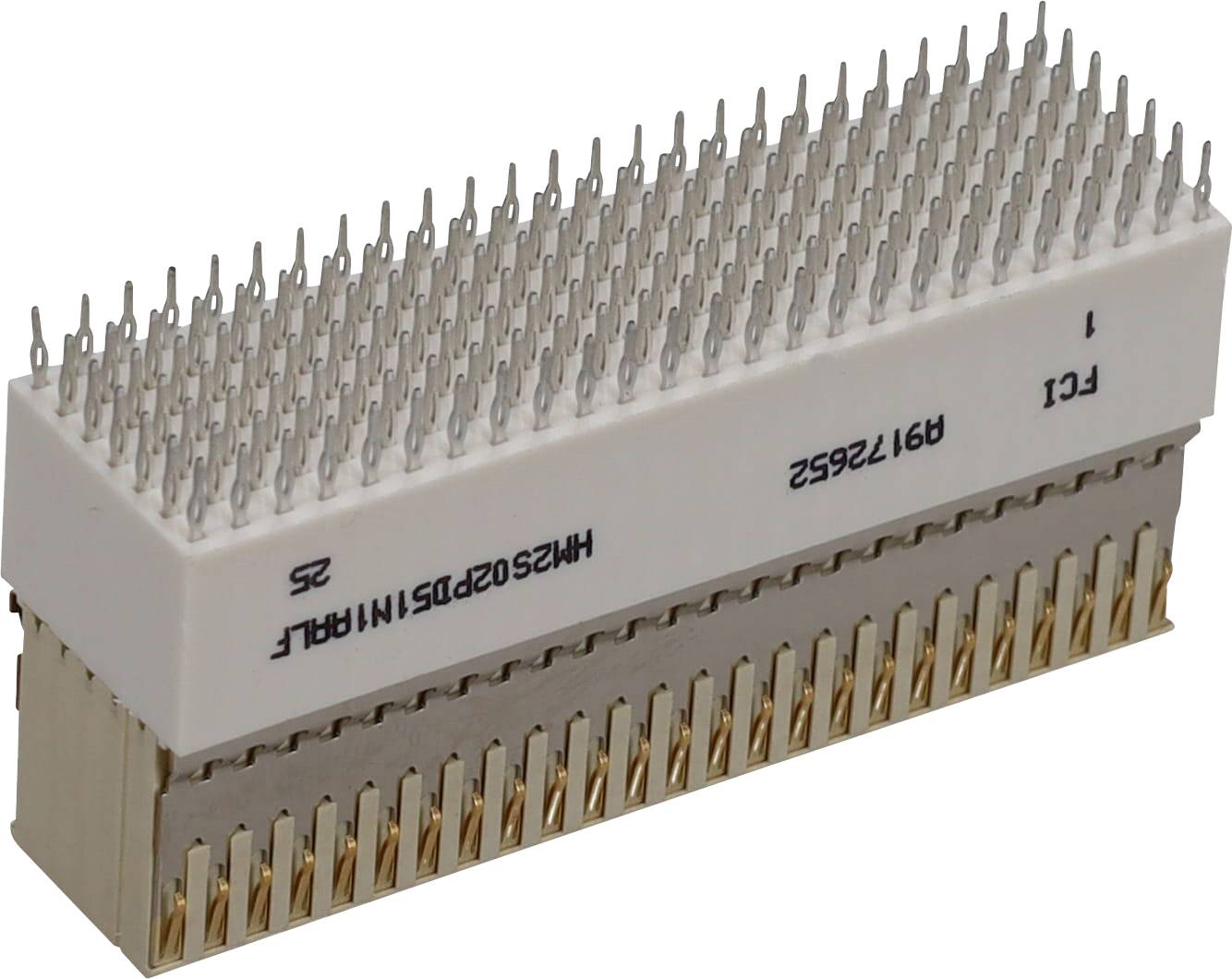 Złącze 'Triostar' do CompactPCI o wymiarach 47x47x4mm, prezentujące metalowe styki i ostrza kontaktowe, stosowane do połączeń elektronicznych o wysokiej gęstości.