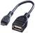 Czarny kabel adaptera USB z wtyczką Micro-USB na jednym końcu i gniazdem USB-A na drugim końcu, służący do podłączania urządzeń.