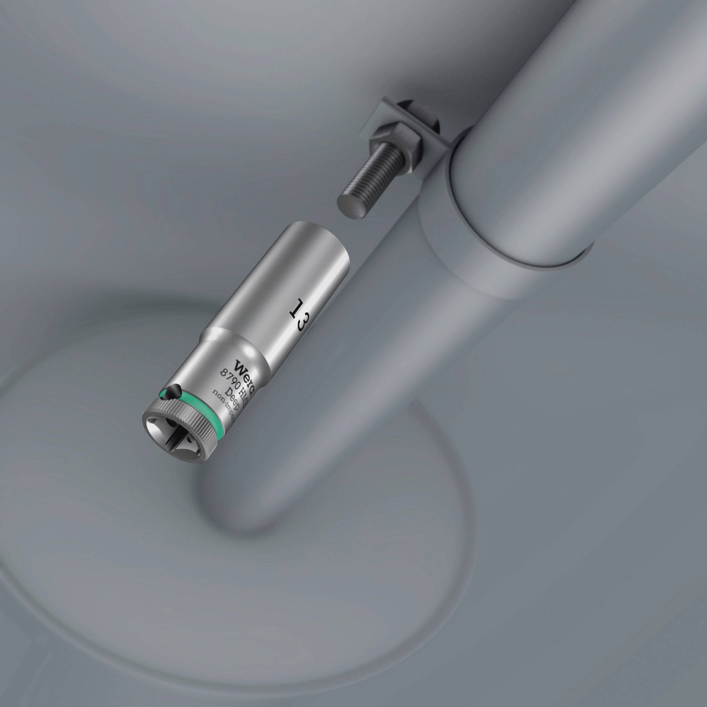 Narzędzie do instalacji śruby w rurze. Rozmiar '13' jest oznaczony na narzędziu. Narzędzie pewnie chwyta rurę.