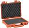 Pomarańczowa, otwarta walizka z czarną wkładką z pianki, odpowiednia do bezpiecznego transportu delikatnych przedmiotów.
