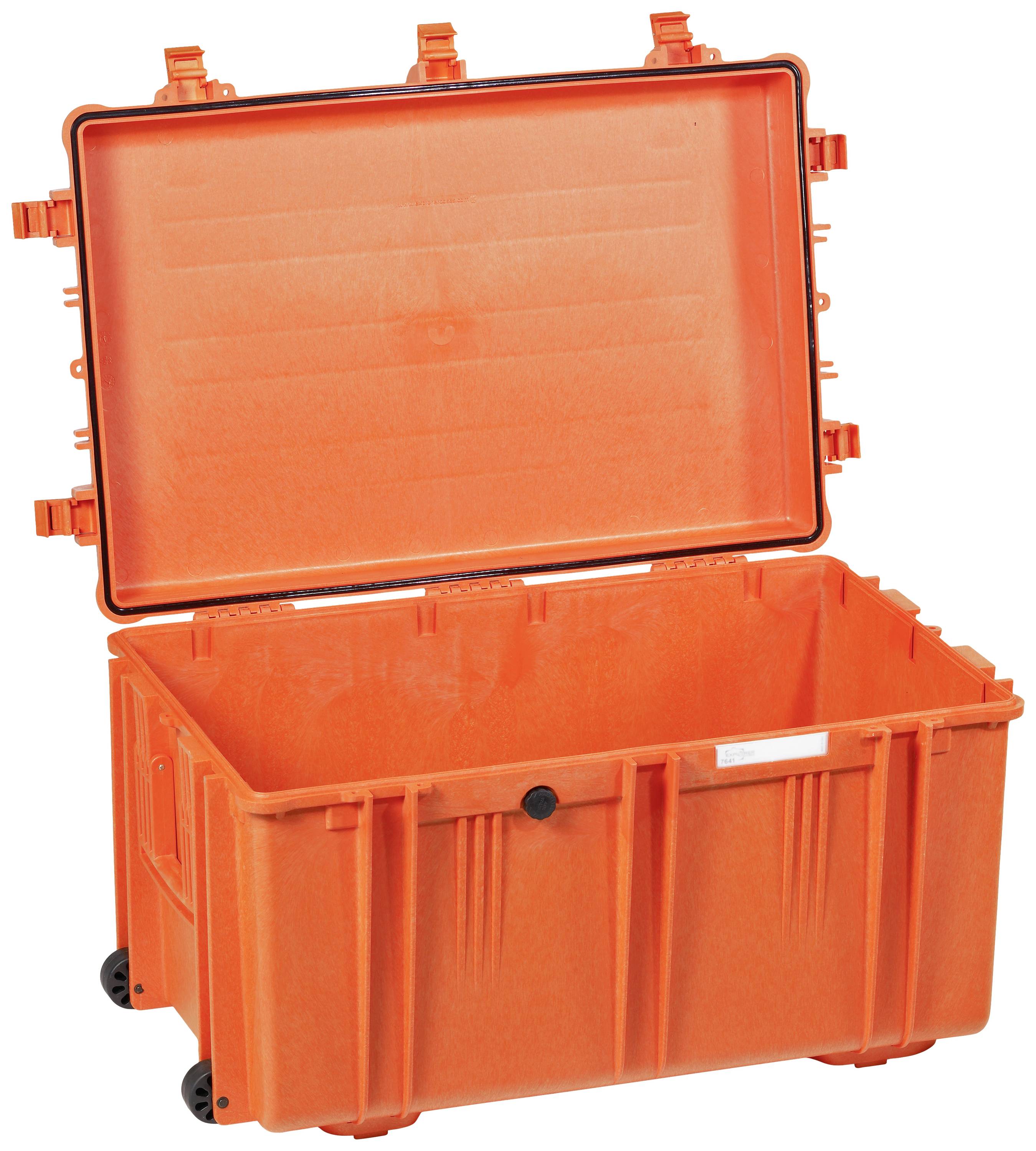 Duży, otwarty, pomarańczowy kufer ochronny z kółkami, odpowiedni do transportu delikatnego sprzętu.