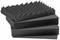 Cztery czarne płyty gąbczaste, jedna z czubkami w kształcie piramidek, a pozostałe gładkie, ułożone jedna na drugiej. Stosowane do tłumienia dźwięków.