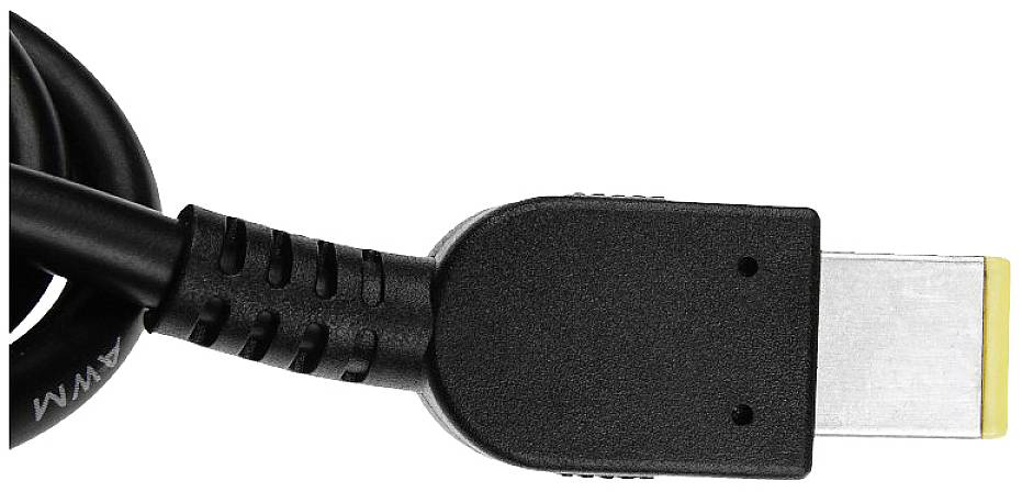 Czarny kabel HDMI z prostokątną wtyczką i żółtym zakończeniem, gotowy do podłączenia do urządzenia.