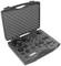 Czarny otwarty kufer na narzędzia z wyściółką piankową, która bezpiecznie organizuje różne metalowe narzędzia i adaptery.