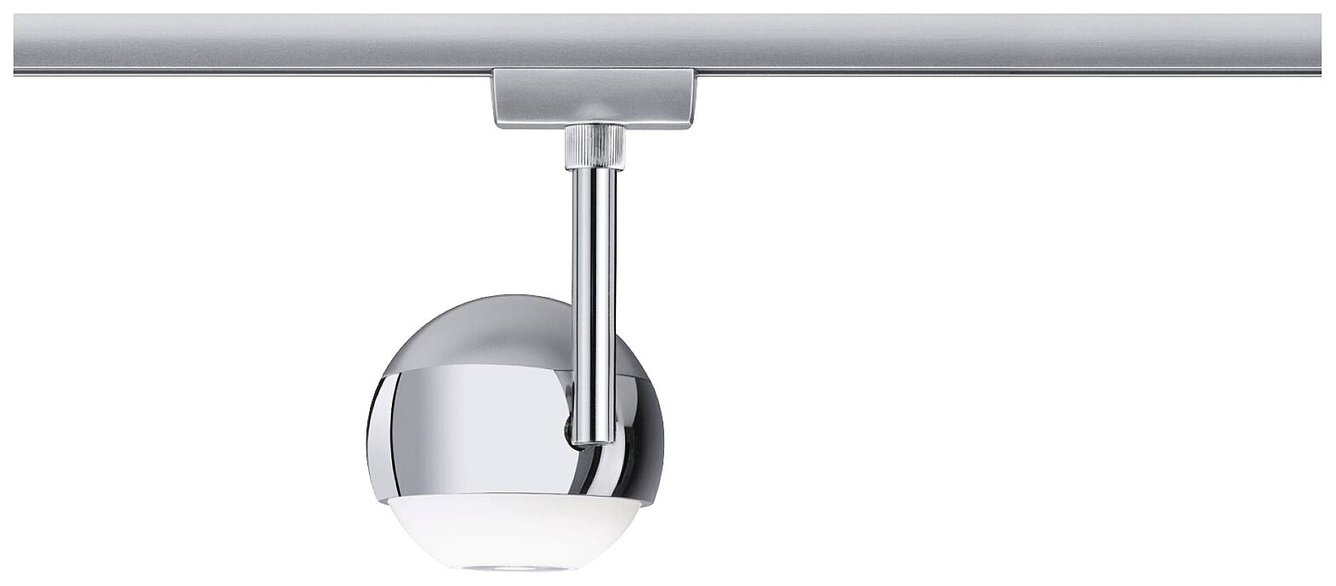 Nowoczesna, kulista lampa sufitowa w chromowanym wykończeniu, zamocowana na metalowej szynie. Zapewnia stylowe, ukierunkowane oświetlenie.