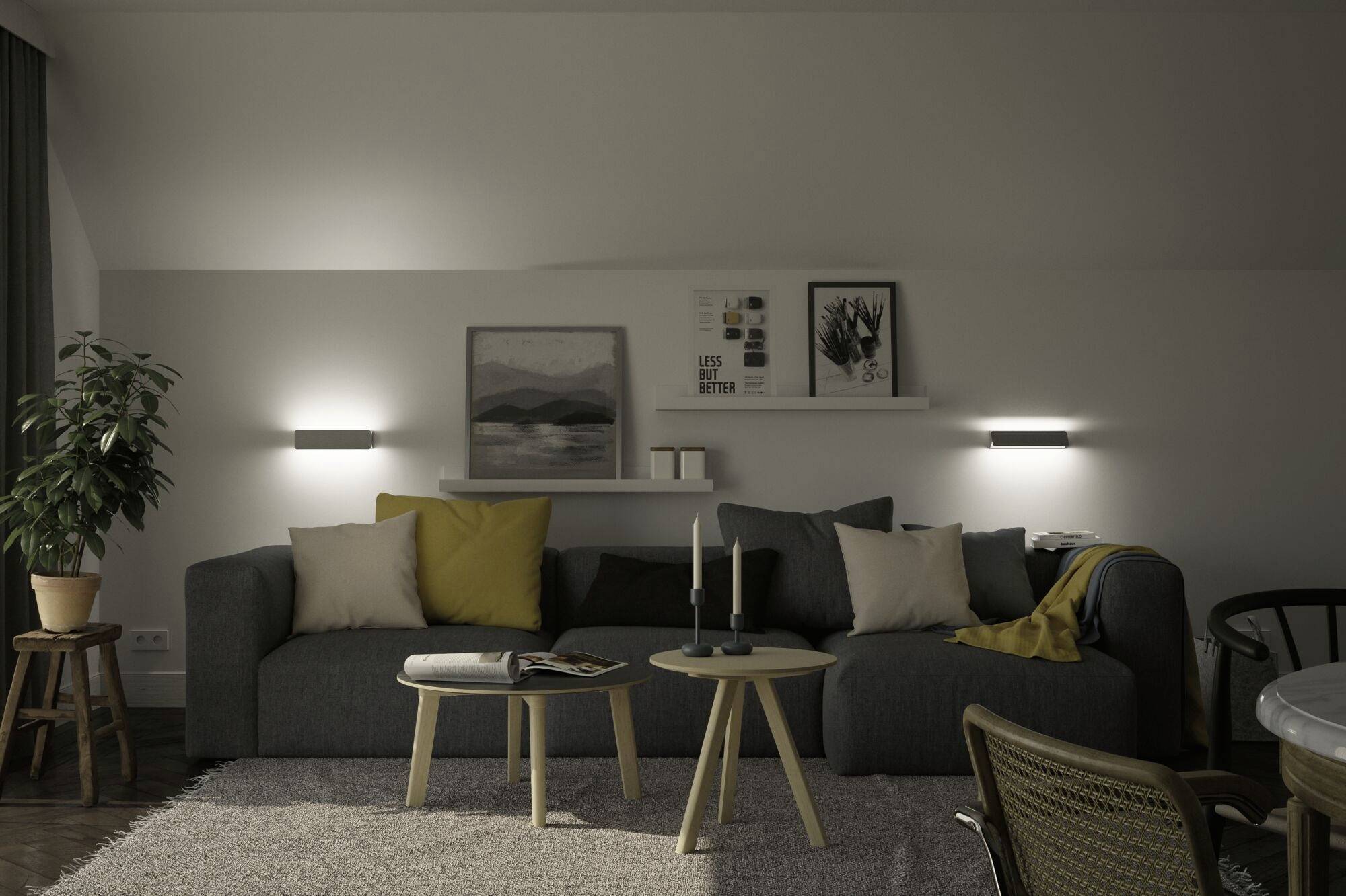 Przytulny salon z szarą sofą, ozdobioną kolorowymi poduszkami i kocem. Dwie świece na drewnianym stoliku, stonowane oświetlenie.