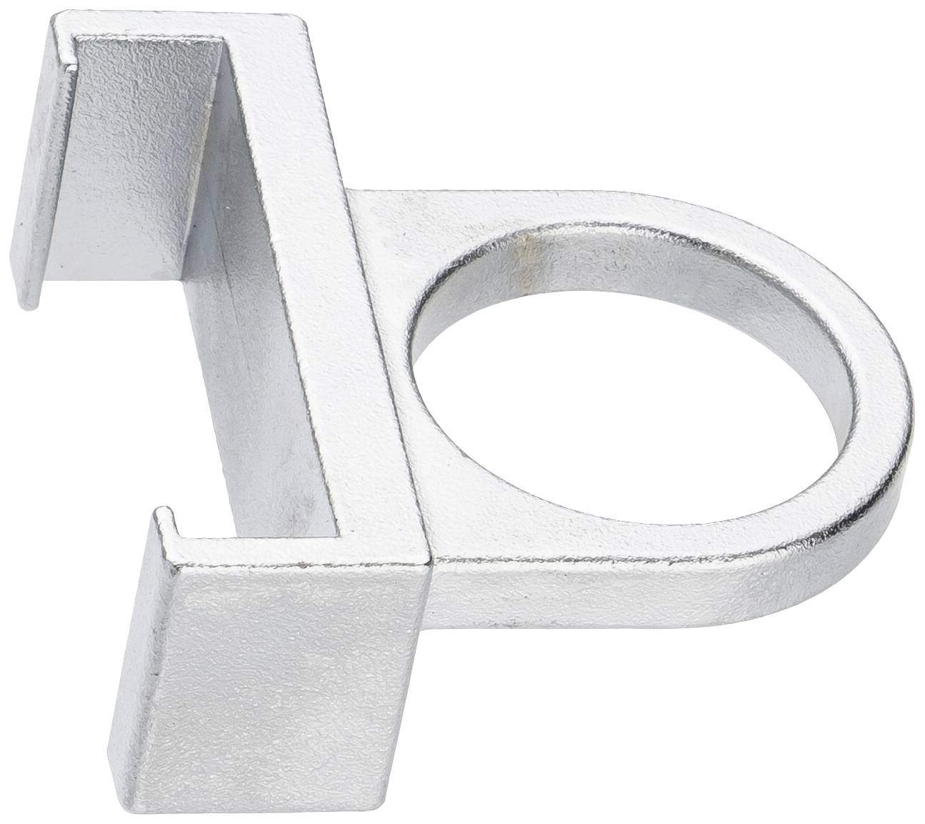 Metalowy uchwyt z okrągłym wycięciem i dwoma zagiętymi końcówkami, prawdopodobnie przeznaczony do mocowania.